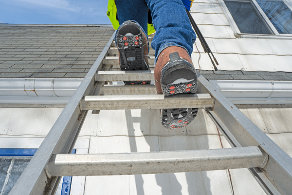 ITR3600_GLO-P3_action_climb_ladder_W_413f.png