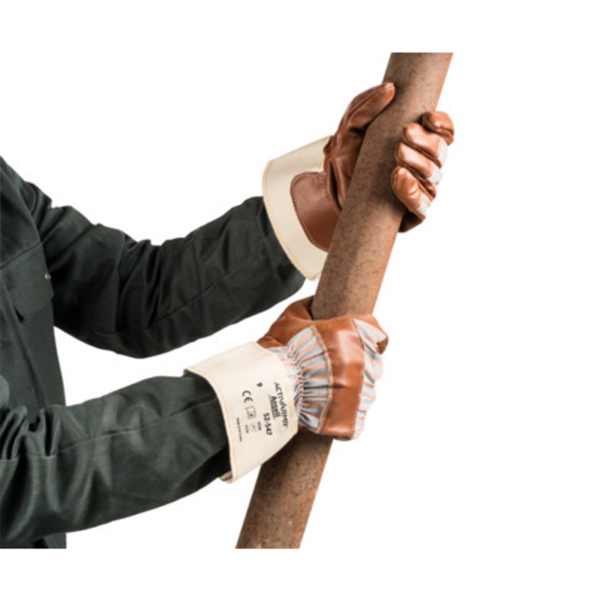 Offers superior resistance to abrasion and good protection against snags, cuts and puncture.