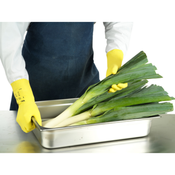 Lightweight natural rubber glove with flocked lining