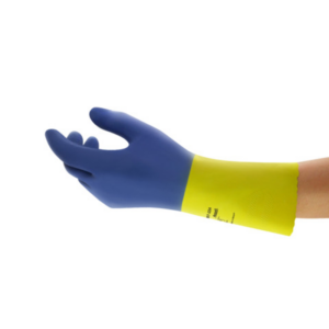 Heavyweight glove with reliable protection against a very wide range of chemicals