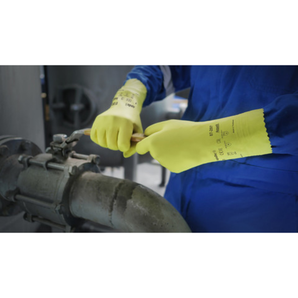 Mediumweight natural rubber glove with flocked lining
