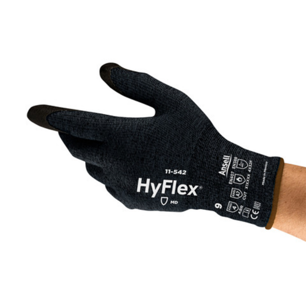 Lightweight high cut protection featuring INTERCEPT TECHNOLOGY®