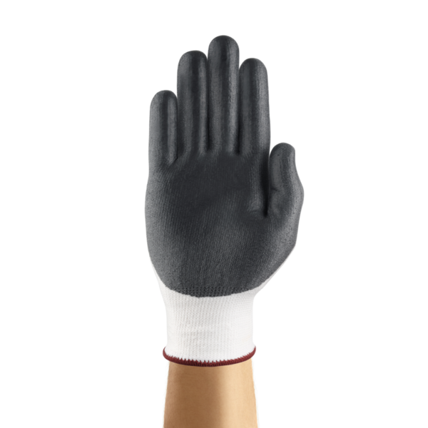 Light and comfortable protection against cuts and abrasion