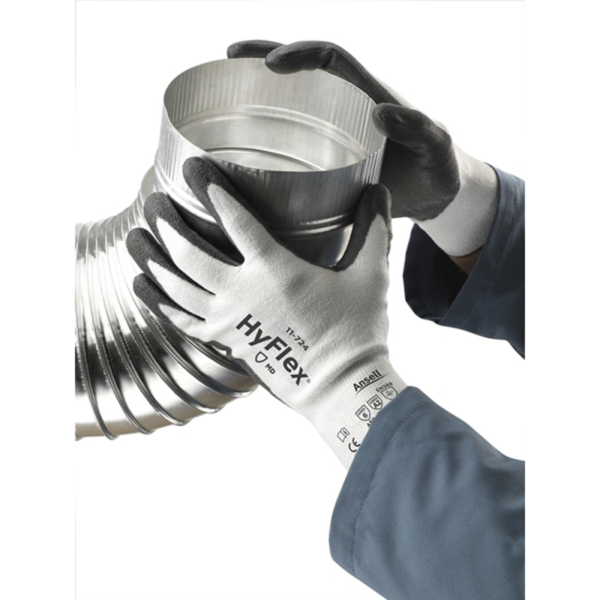 Light and comfortable protection against cuts and abrasion