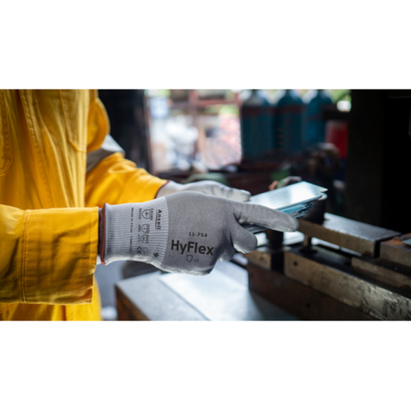 Our lightest ANSI A4 / ISO Level D Cut Resistant touchscreen glove